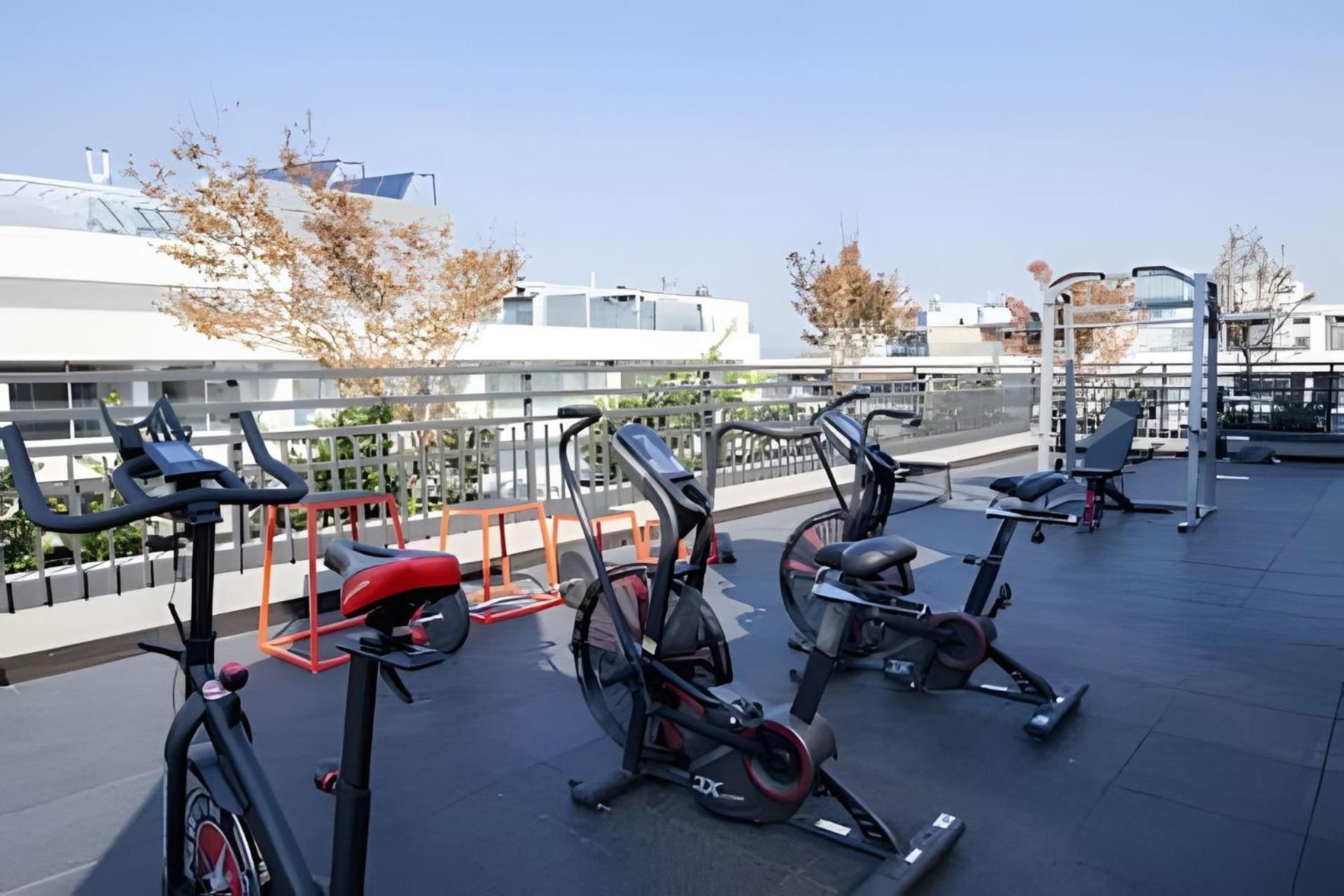 Moderno Estudio A Pasos De Clc Santiago